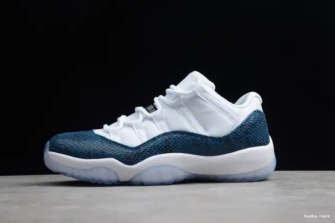 Husky Jordan Navy Air 11 Low CD6846-102 Blue Snakeskin 0611